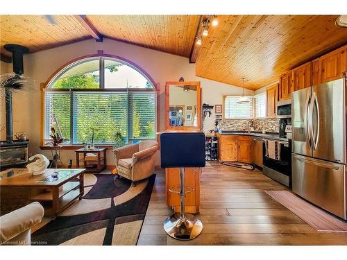 2990 Poplar Avenue, Fort Erie, ON - Indoor Photo Showing Kitchen With Stainless Steel Kitchen