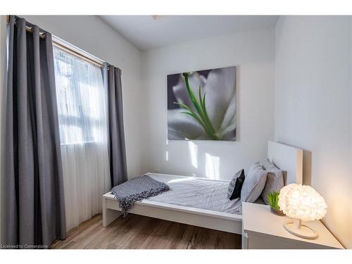 102-269 Sunview Street, Waterloo, ON - Indoor Photo Showing Bedroom