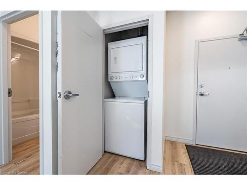 102-269 Sunview Street, Waterloo, ON - Indoor Photo Showing Laundry Room