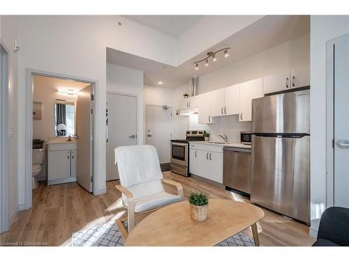 102-269 Sunview Street, Waterloo, ON - Indoor Photo Showing Kitchen