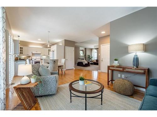 1 Meadowlea Court, Caledonia, ON - Indoor Photo Showing Living Room