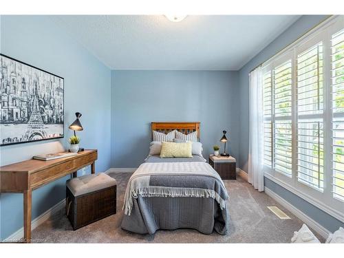 1 Meadowlea Court, Caledonia, ON - Indoor Photo Showing Bedroom