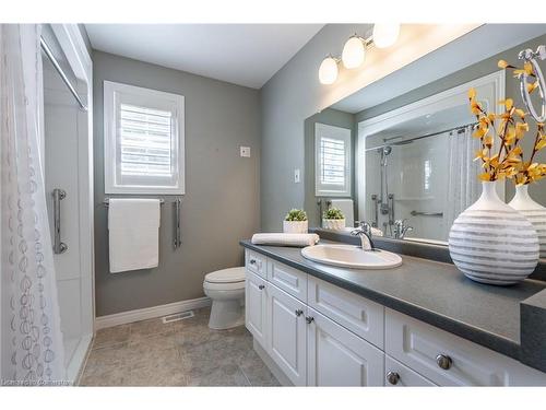 1 Meadowlea Court, Caledonia, ON - Indoor Photo Showing Bathroom