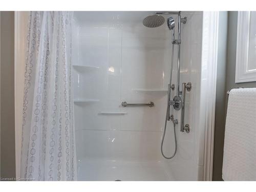 1 Meadowlea Court, Caledonia, ON - Indoor Photo Showing Bathroom