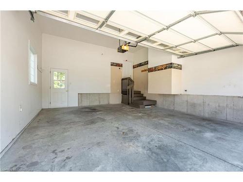 1 Meadowlea Court, Caledonia, ON - Indoor Photo Showing Garage