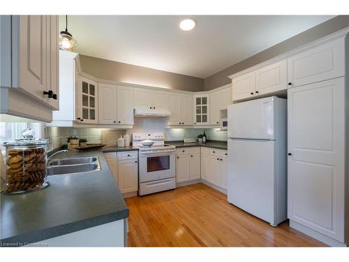 1 Meadowlea Court, Caledonia, ON - Indoor Photo Showing Kitchen With Double Sink