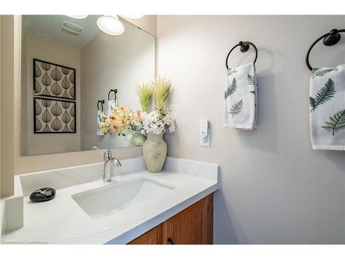 19-2155 Duncaster Drive, Burlington, ON - Indoor Photo Showing Bathroom