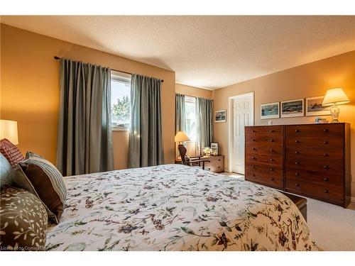 19-2155 Duncaster Drive, Burlington, ON - Indoor Photo Showing Bedroom