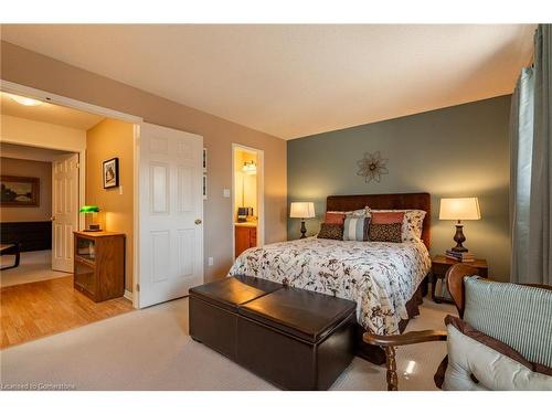 19-2155 Duncaster Drive, Burlington, ON - Indoor Photo Showing Bedroom