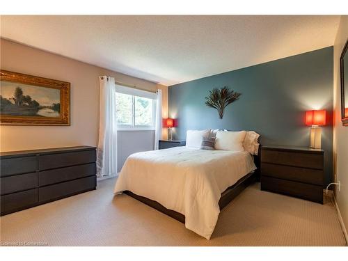 19-2155 Duncaster Drive, Burlington, ON - Indoor Photo Showing Bedroom