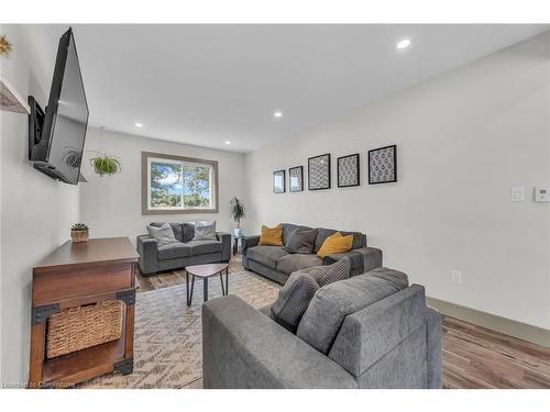 44010 Hwy 3, Wainfleet, ON - Indoor Photo Showing Living Room