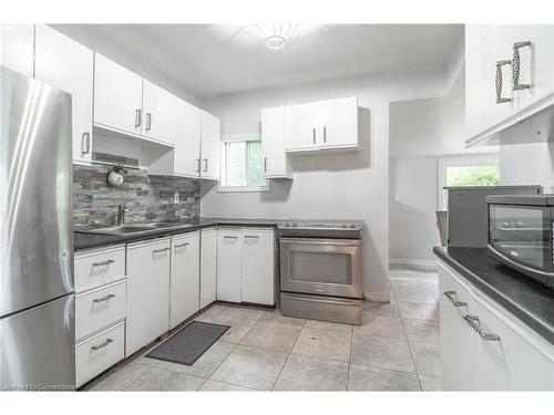 15 Agnes Street, Hamilton, ON - Indoor Photo Showing Kitchen