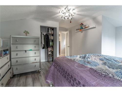 15 Agnes Street, Hamilton, ON - Indoor Photo Showing Bedroom