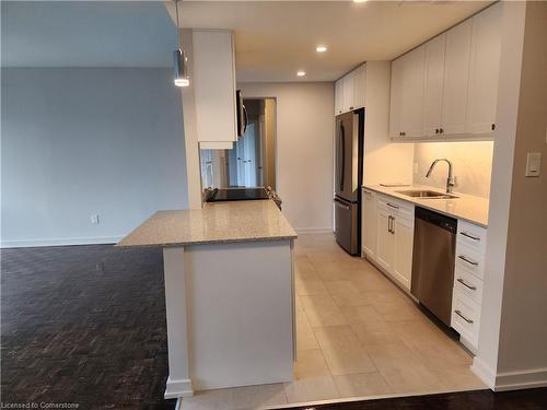 315-20 North Shore Boulevard W, Burlington, ON - Indoor Photo Showing Kitchen