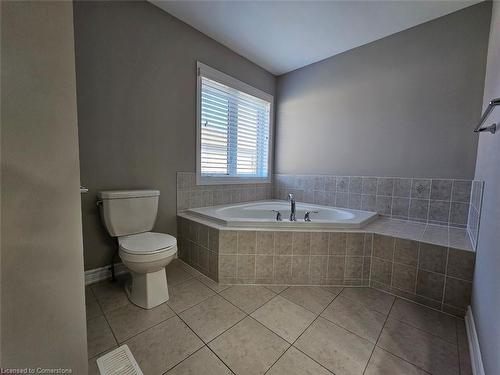 3339 Moses Way, Burlington, ON - Indoor Photo Showing Bathroom