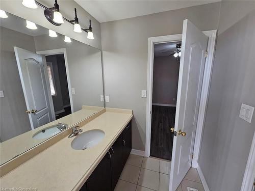 3339 Moses Way, Burlington, ON - Indoor Photo Showing Bathroom