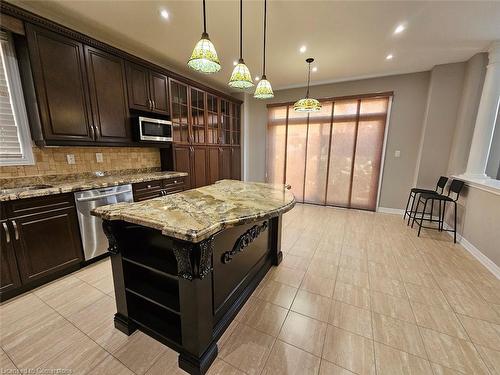 3339 Moses Way, Burlington, ON - Indoor Photo Showing Kitchen