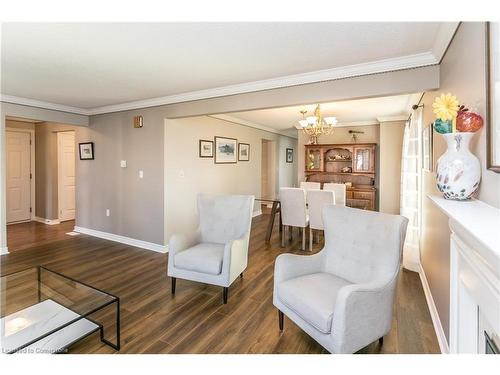 135 Glenariff Drive, Hamilton, ON - Indoor Photo Showing Living Room