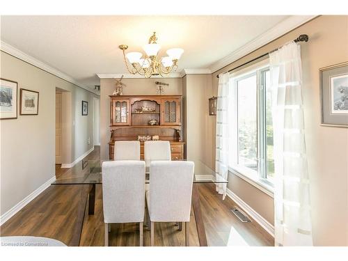 135 Glenariff Drive, Hamilton, ON - Indoor Photo Showing Dining Room