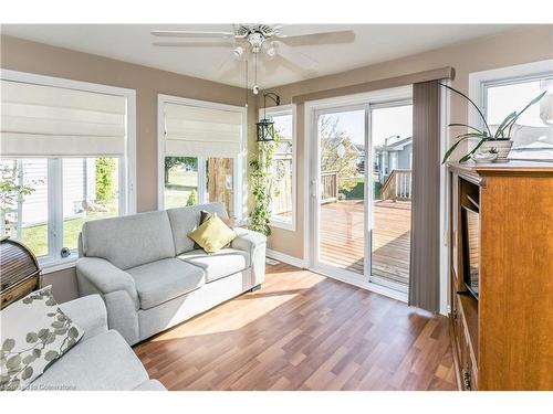 135 Glenariff Drive, Hamilton, ON - Indoor Photo Showing Living Room