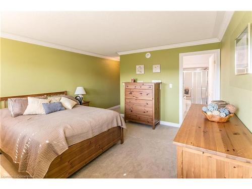 135 Glenariff Drive, Hamilton, ON - Indoor Photo Showing Bedroom