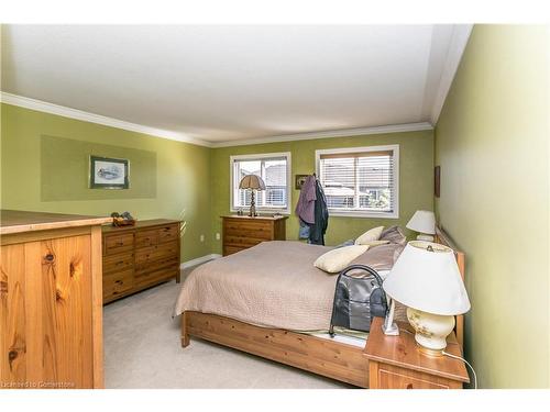 135 Glenariff Drive, Hamilton, ON - Indoor Photo Showing Bedroom