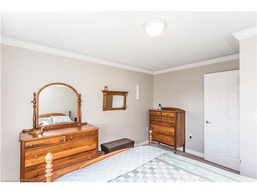 135 Glenariff Drive, Hamilton, ON - Indoor Photo Showing Bedroom