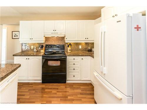 135 Glenariff Drive, Hamilton, ON - Indoor Photo Showing Kitchen