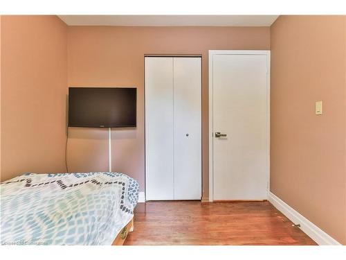 16 Colmar Place, Dundas, ON - Indoor Photo Showing Bedroom