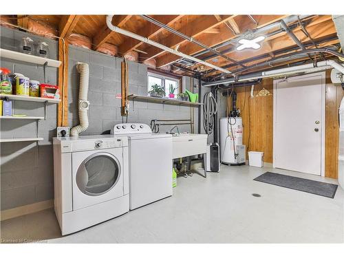 16 Colmar Place, Dundas, ON - Indoor Photo Showing Laundry Room