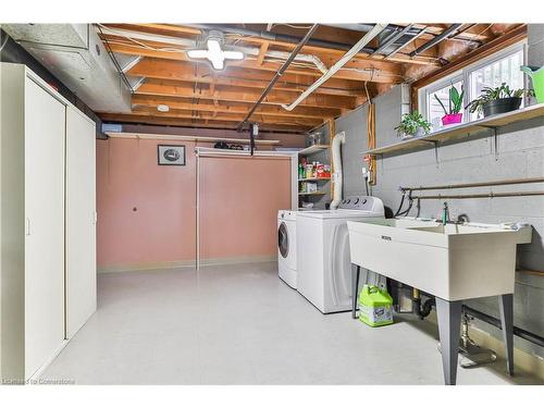 16 Colmar Place, Dundas, ON - Indoor Photo Showing Laundry Room