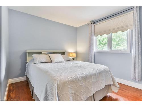 16 Colmar Place, Dundas, ON - Indoor Photo Showing Bedroom