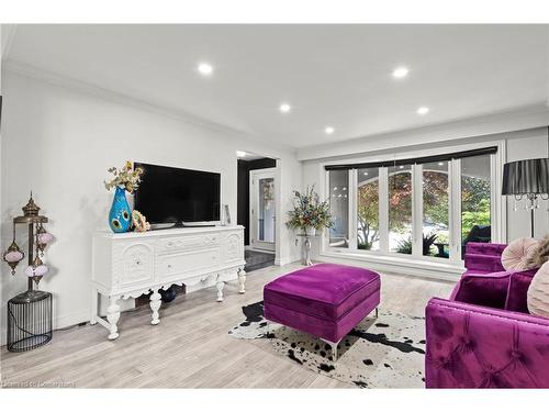 19 Minstrel Court, Hamilton, ON - Indoor Photo Showing Living Room