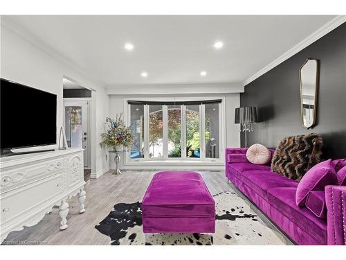 19 Minstrel Court, Hamilton, ON - Indoor Photo Showing Living Room