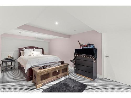 19 Minstrel Court, Hamilton, ON - Indoor Photo Showing Bedroom