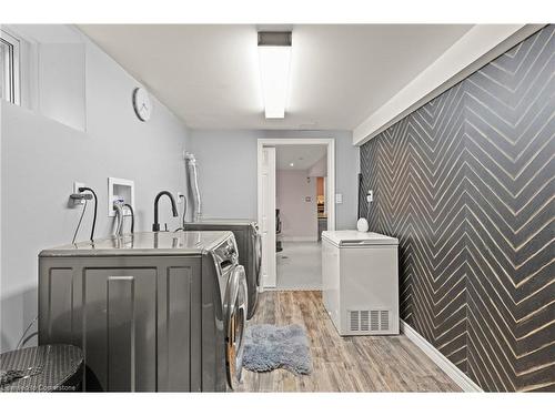 19 Minstrel Court, Hamilton, ON - Indoor Photo Showing Laundry Room