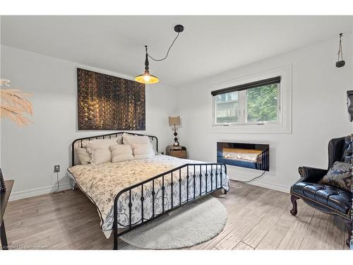 19 Minstrel Court, Hamilton, ON - Indoor Photo Showing Bedroom