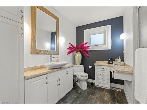 19 Minstrel Court, Hamilton, ON - Indoor Photo Showing Bathroom