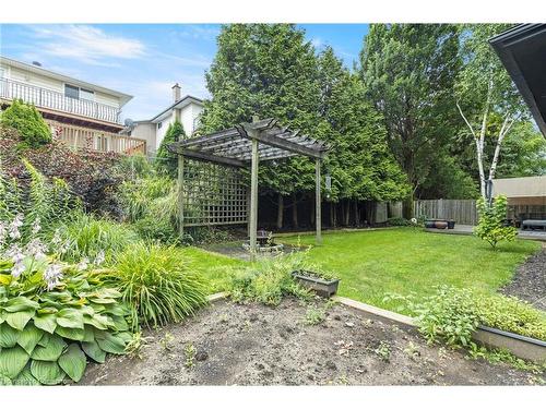 19 Minstrel Court, Hamilton, ON - Outdoor With Backyard