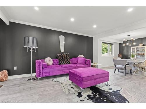 19 Minstrel Court, Hamilton, ON - Indoor Photo Showing Living Room