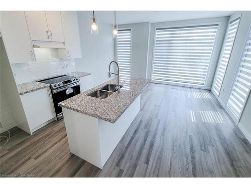 11-270 Melvin Avenue, Hamilton, ON - Indoor Photo Showing Kitchen With Double Sink With Upgraded Kitchen