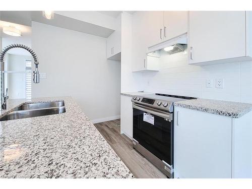 11-270 Melvin Avenue, Hamilton, ON - Indoor Photo Showing Kitchen With Double Sink With Upgraded Kitchen