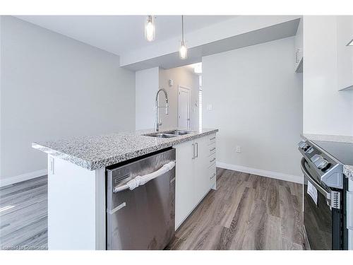 11-270 Melvin Avenue, Hamilton, ON - Indoor Photo Showing Kitchen With Double Sink With Upgraded Kitchen