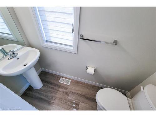 11-270 Melvin Avenue, Hamilton, ON - Indoor Photo Showing Bathroom