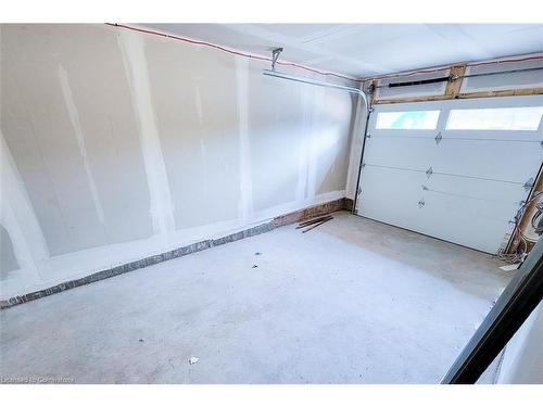 11-270 Melvin Avenue, Hamilton, ON - Indoor Photo Showing Garage