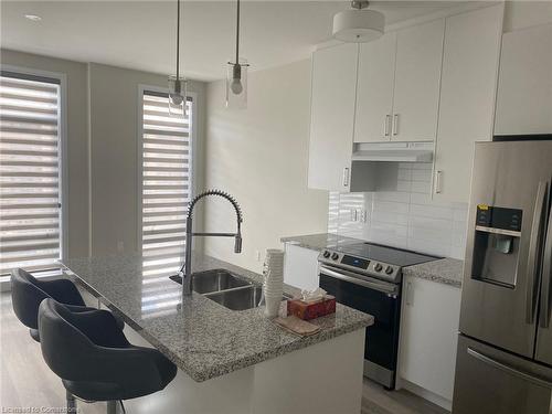 11-270 Melvin Avenue, Hamilton, ON - Indoor Photo Showing Kitchen With Double Sink With Upgraded Kitchen