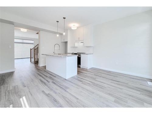 11-270 Melvin Avenue, Hamilton, ON - Indoor Photo Showing Kitchen