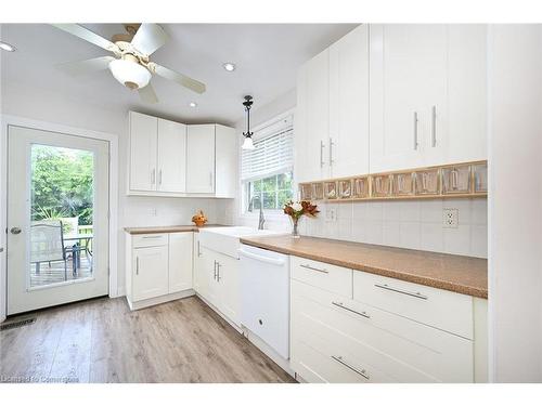 1-934 Garth Street, Hamilton, ON - Indoor Photo Showing Kitchen