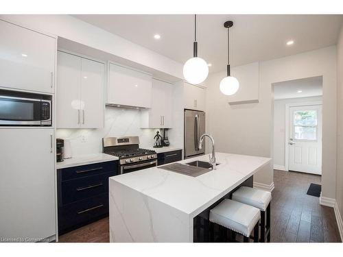 77 William Street, Hamilton, ON - Indoor Photo Showing Kitchen With Upgraded Kitchen