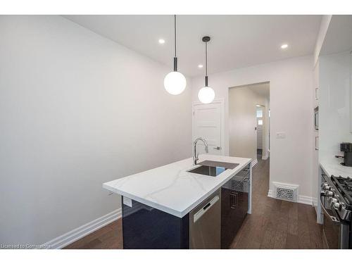 77 William Street, Hamilton, ON - Indoor Photo Showing Kitchen With Upgraded Kitchen